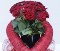 AFN 36 - Rosas vermelhas em jarra c/ coração