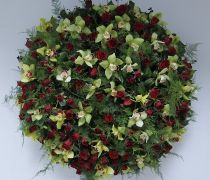 CI 03 - Coroa Inglesa com rosas vermelhas e orquideas