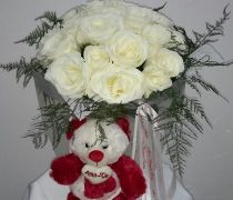 BQF 26 - Bouquet de rosas brancas com peluche